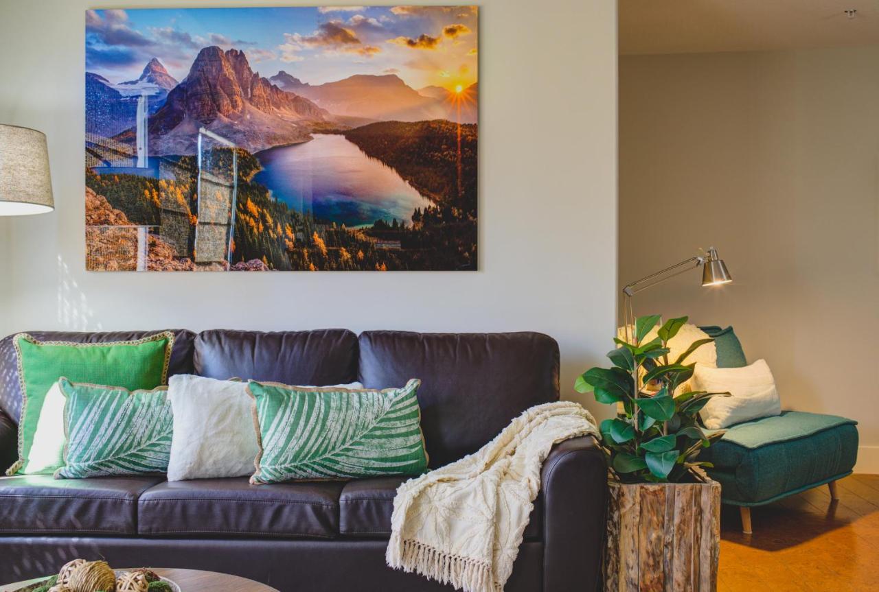 The Owls Nest. 1 Bedroom Mountain View Apartment Canmore